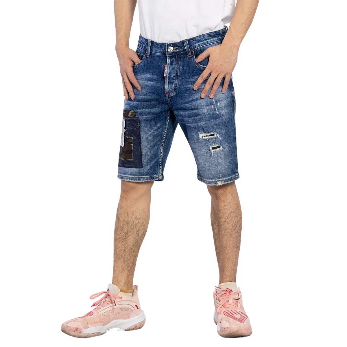 Calças Jeans Curtas Masculinas em Design de Patches em Denim Azul Desgastado