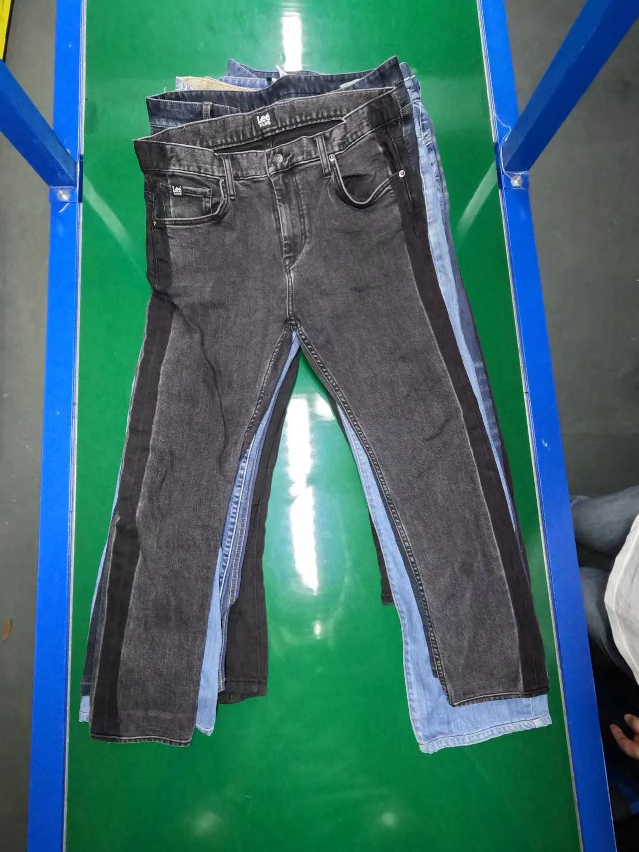 Jeans masculinos de segunda mão duráveis e acessíveis para revenda