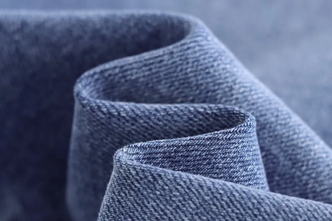 Jeans flare de cintura alta personalizados e estilosos com leve elasticidade