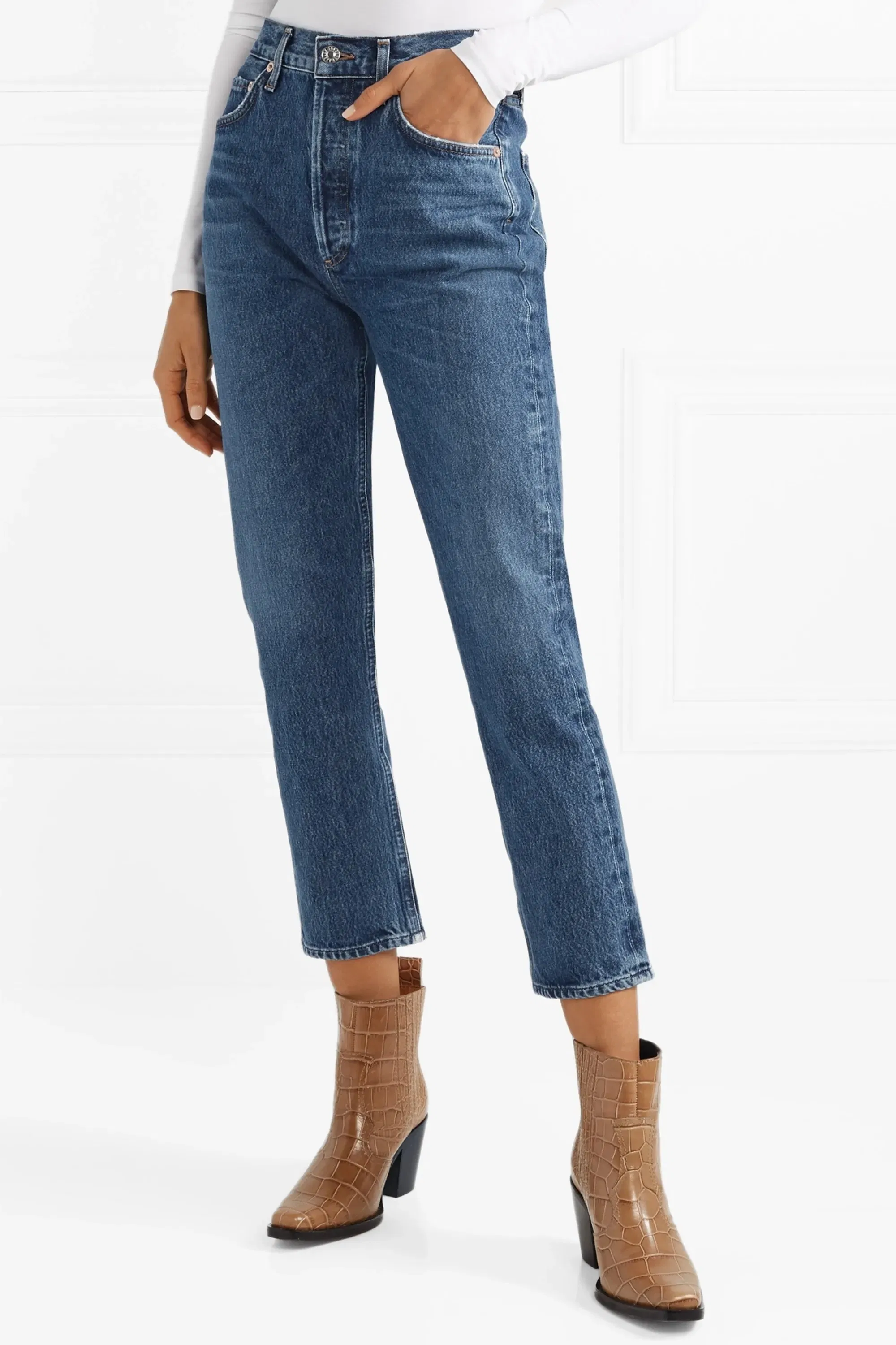 Calças de denim azul médio femininas com corte relaxado