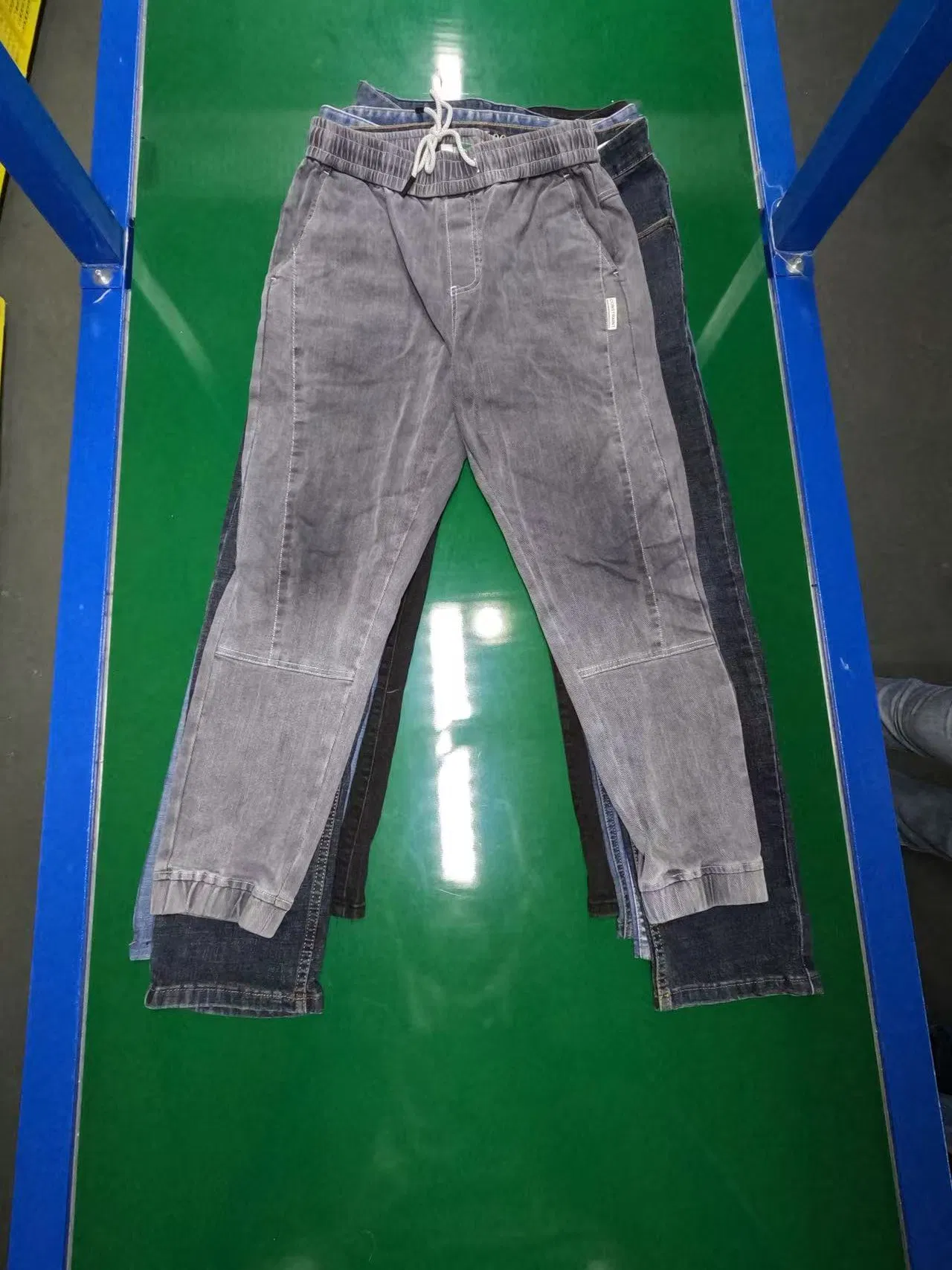 Jeans masculinos de segunda mão duráveis e acessíveis para revenda