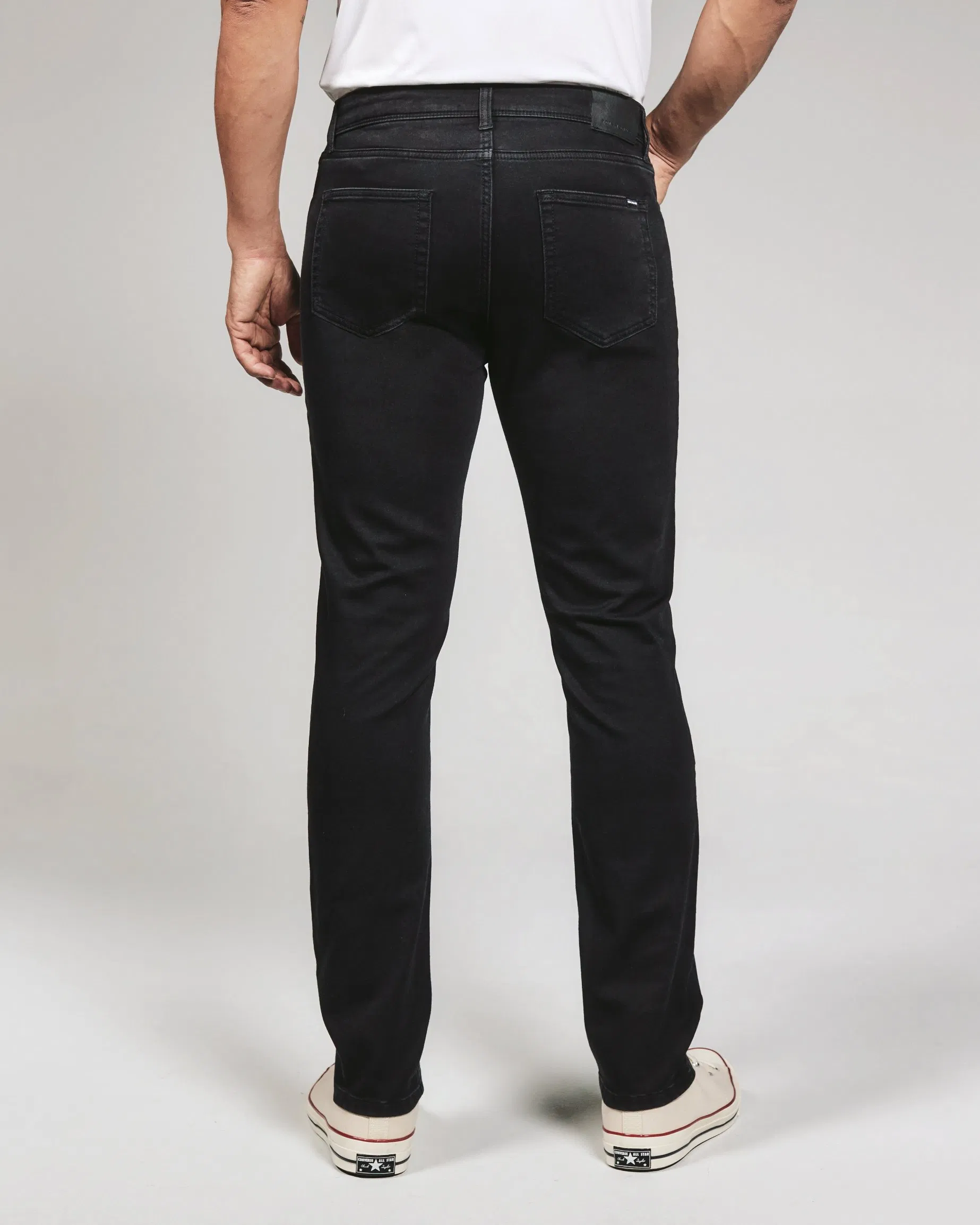 Fabricante de Jeans Masculinos OEM/ODM Estilosos Confortáveis Slim Fit para Moda de Rua ao Ar Livre e Uso Casual