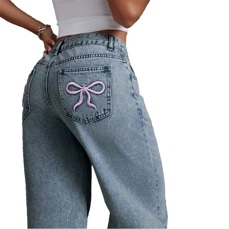 Jeans largos femininos soltos com um corte reto ajustado
