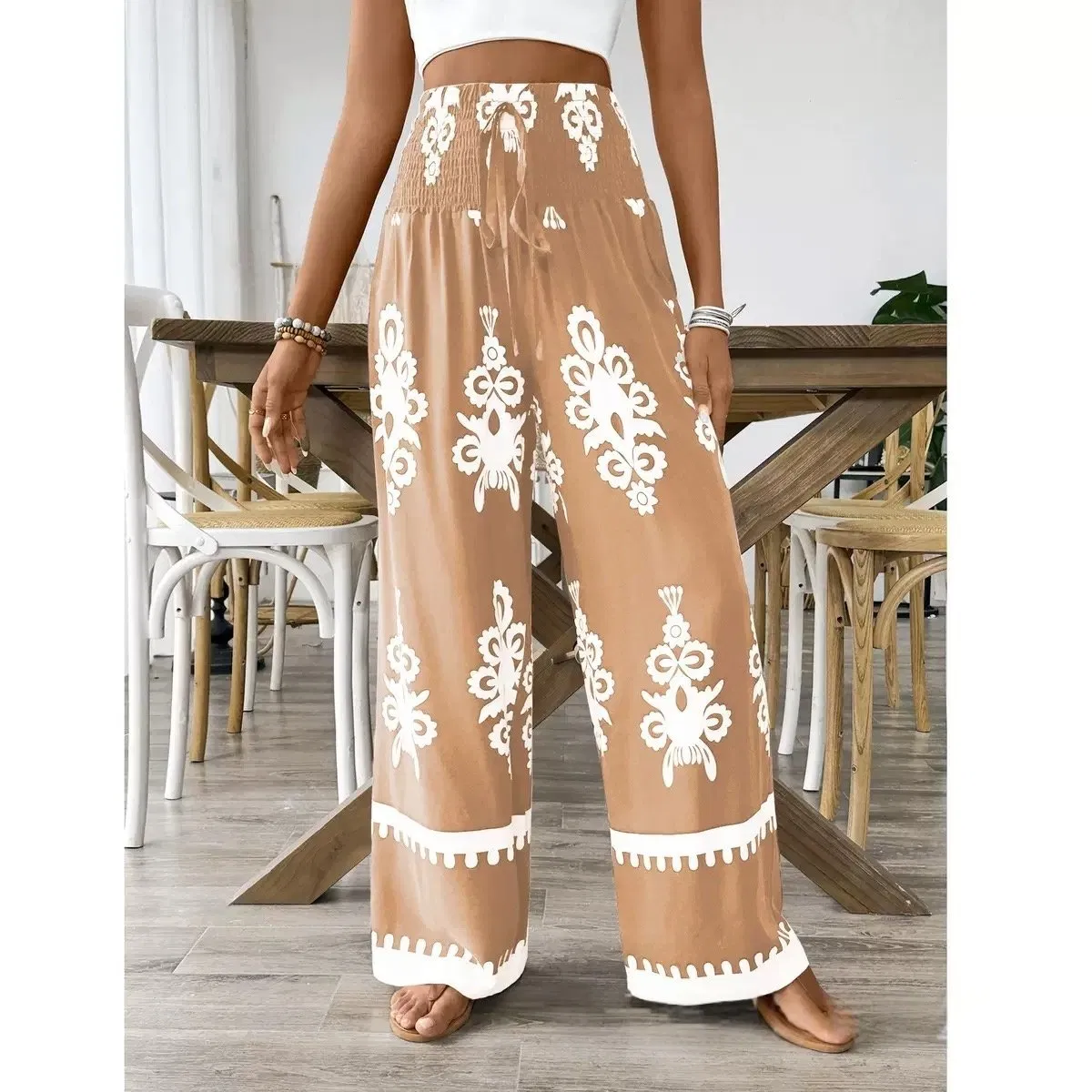 Roupas esportivas casuais femininas com padrão de renda, calças de cintura alta e perna larga