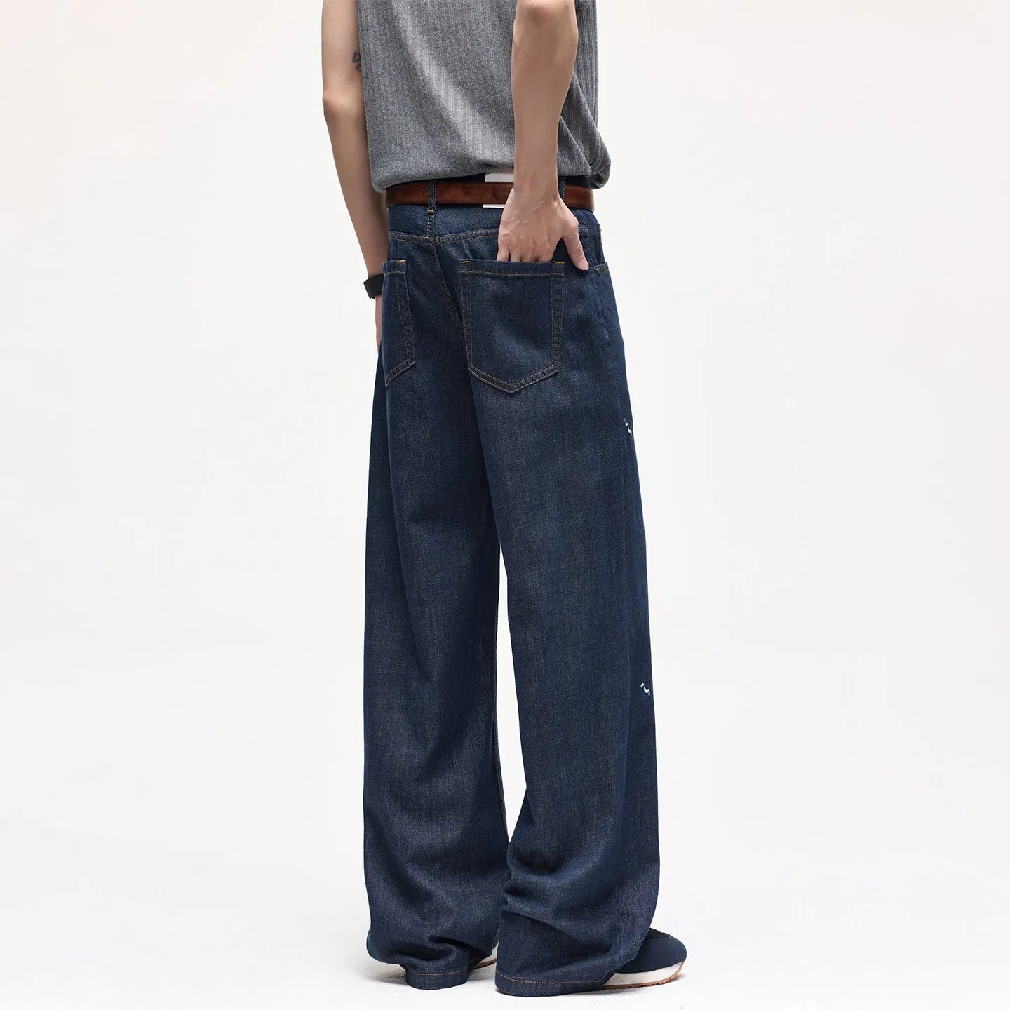Calça Jeans Masculina Street com Detalhe de Rasgos e Gradiente Fadado Premium