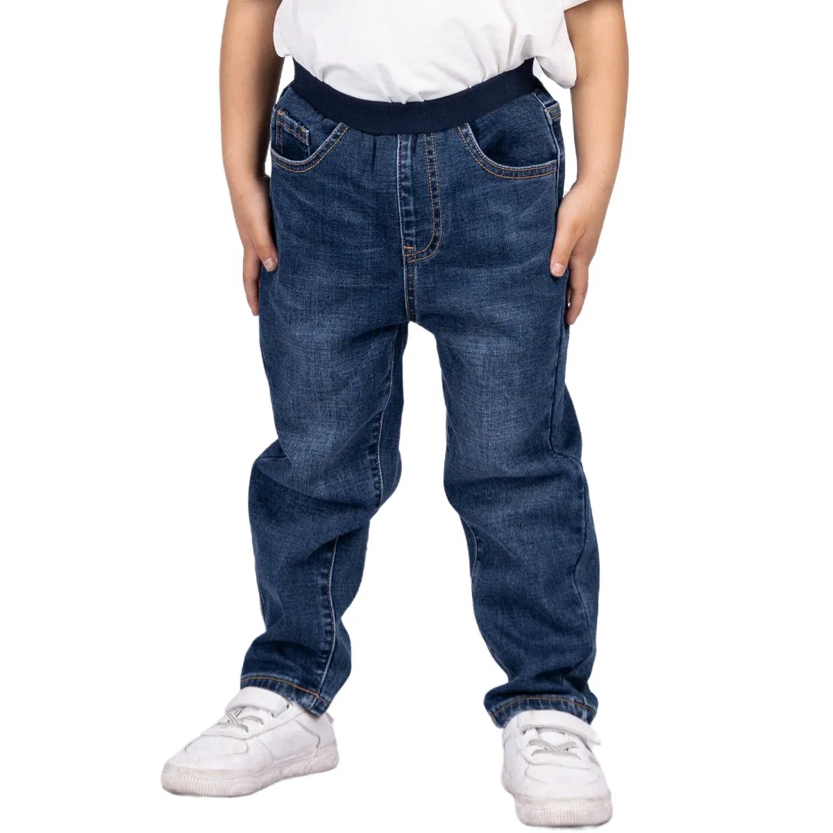 Calças de menino de denim azul claro lavado personalizado, confortáveis e casuais para crianças