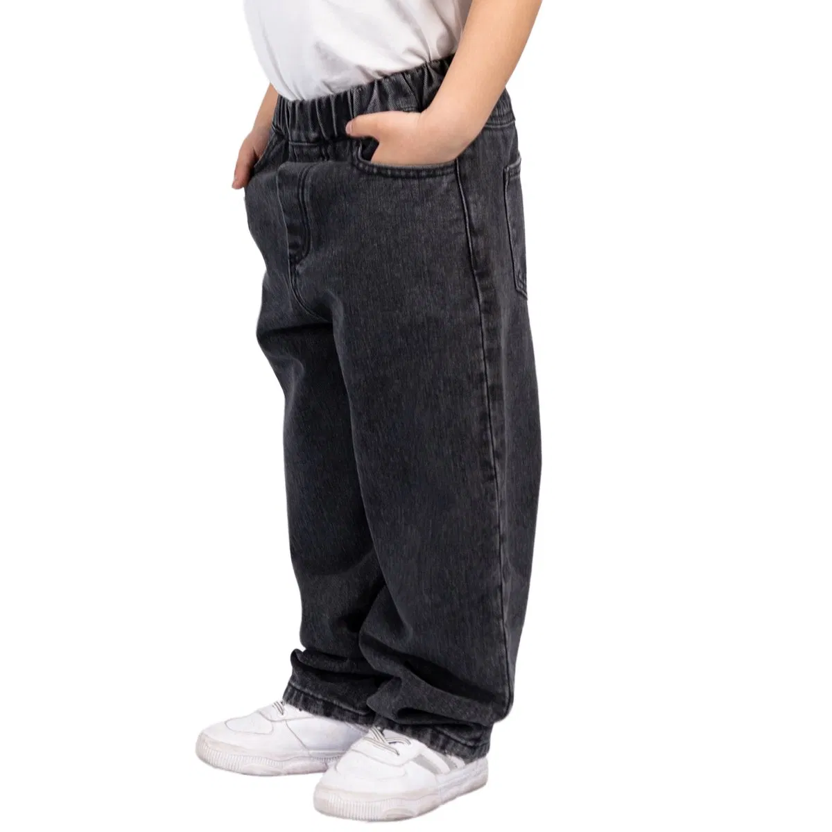 Calça jeans infantil solta reta com bordado em cor cinza escuro elástico e fofo