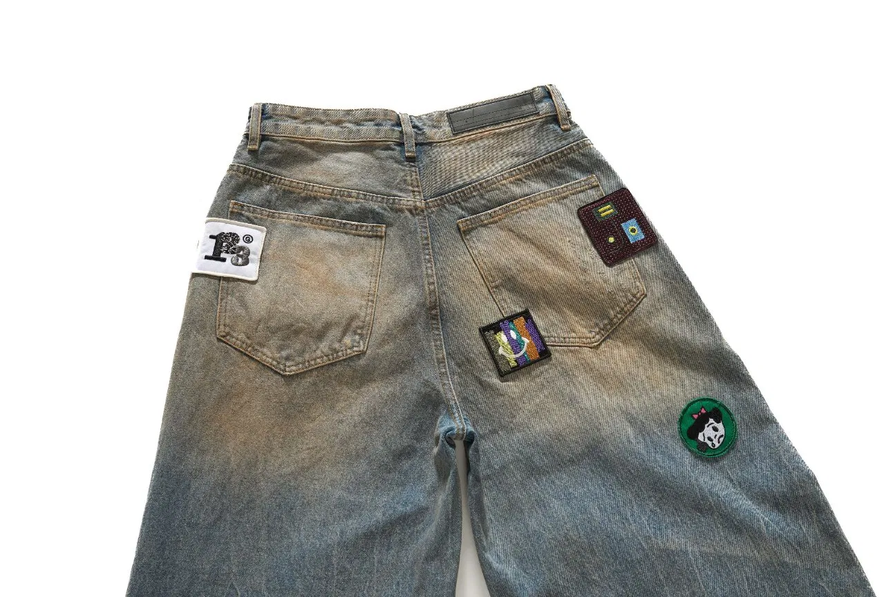 Fabricante Atacadista de Jeans Masculinos em Denim, Corte Relaxado, Lavagem Ácida, Denim Macio, Denim Cru, Lavagem Ecológica, Moda de Rua, Exportação Atacadista, OEM, ODM, Logotipo Personalizado