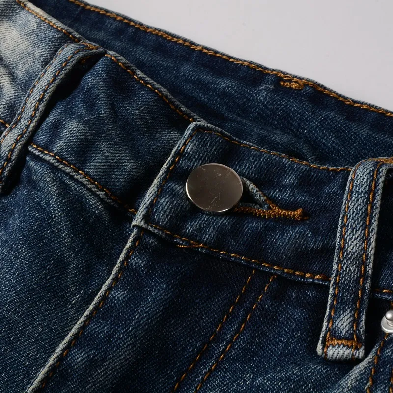 Calças Jeans Slim com Design Novo para Homens, Personalizadas com Logo da Fábrica, Jeans de Denim com Bordado e Efeito Desgastado