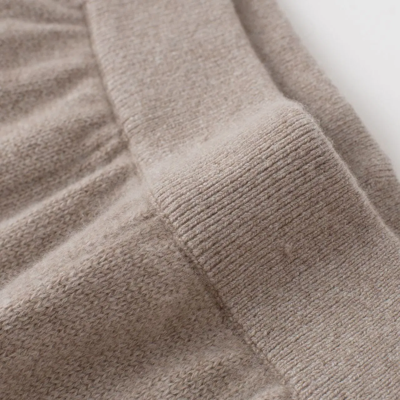 100% Calça Larga de Malha Feminina em Cashmere com Bolsos