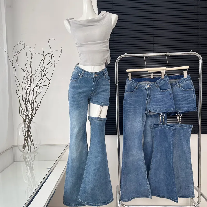 Calça Jeans Flare Feminina com Metal da Ladies Street