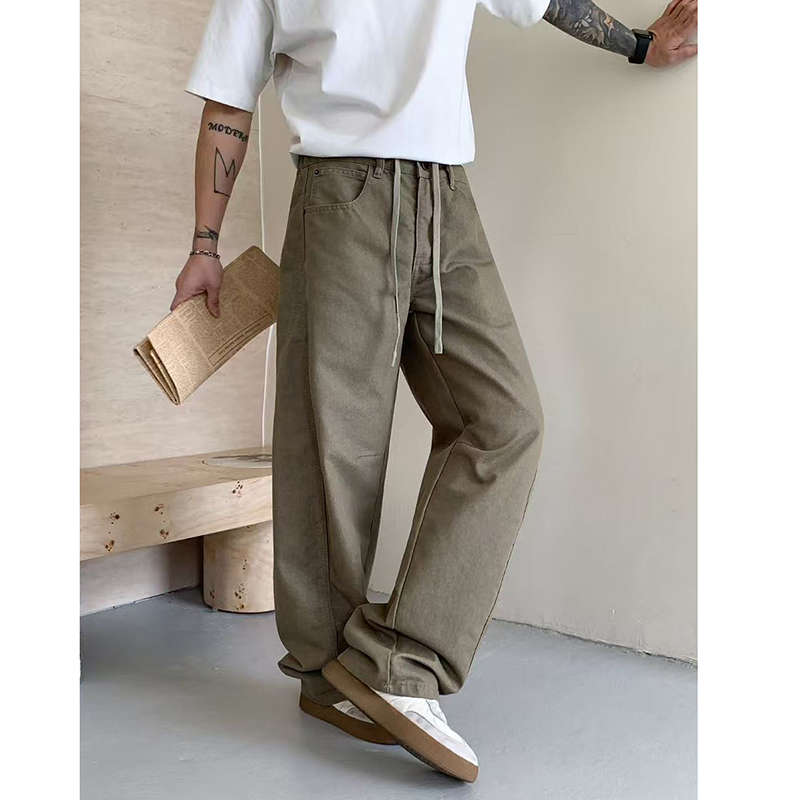 Calça Jeans Flare Masculina Premium com Desgaste Diurno, Corte Curvo, Perna Larga e Detalhes em Algodão Desgastado