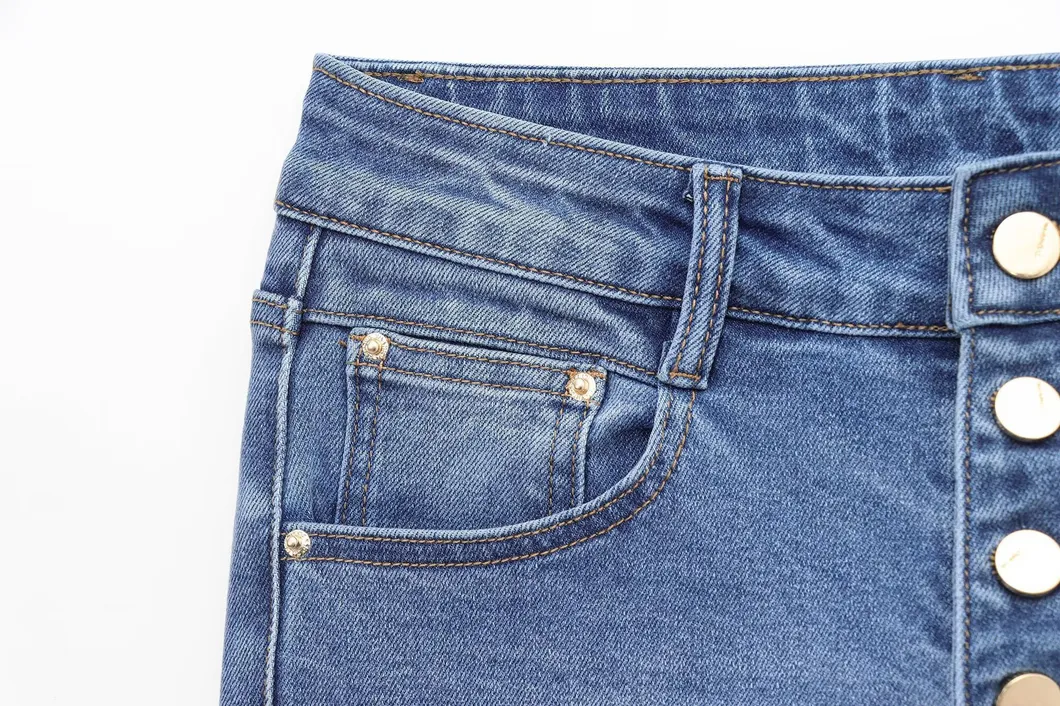 Jeans flare de cintura alta personalizados e estilosos com leve elasticidade