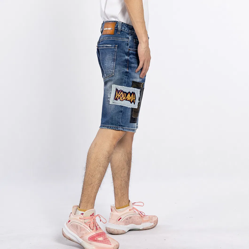 Calças Jeans Curtas Masculinas em Design de Patches em Denim Azul Desgastado