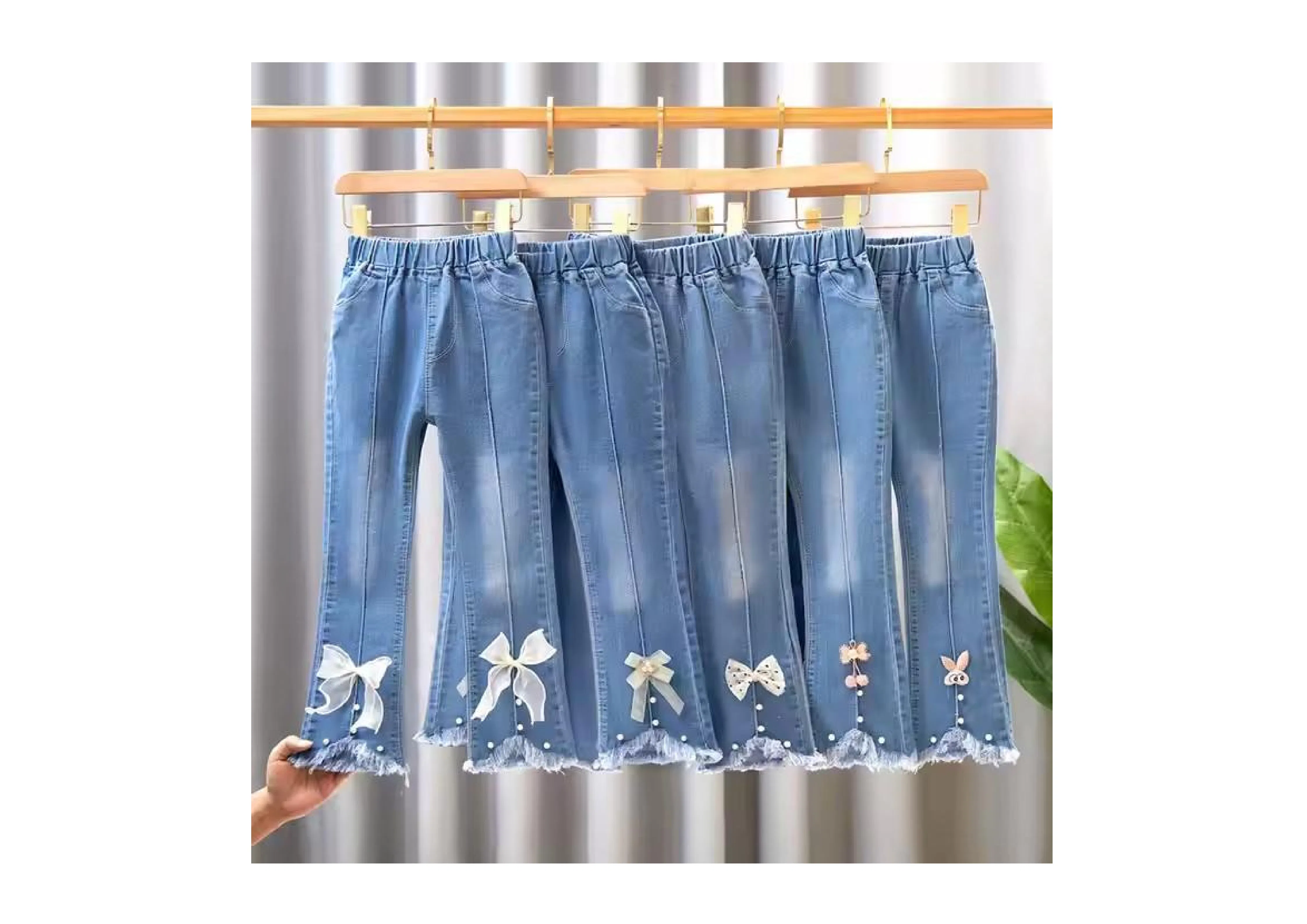 Novos Jeans Infantis Esticáveis - Jeans Flare Azuis com Laço Bonito e Casual, Adequados para Meninas Adolescentes com Idade 3-12. Decoração em Bordado, Corte Solto