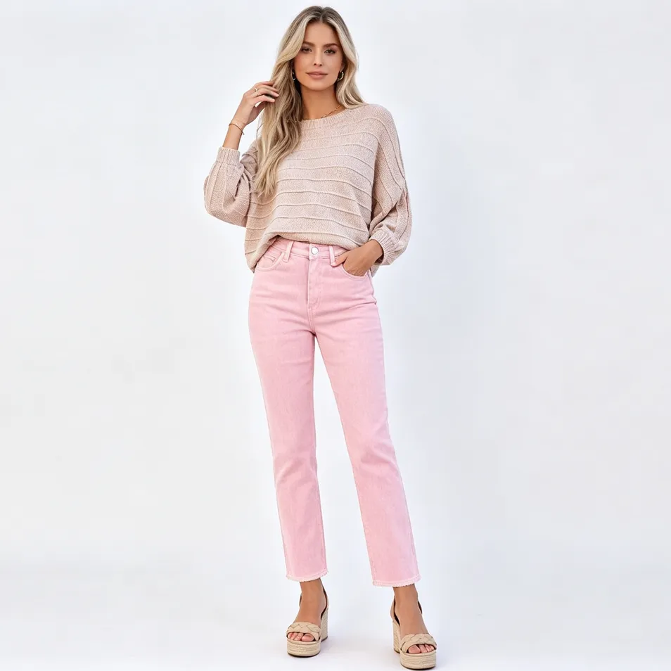 Calças de jeans cropped de cintura média para mulheres, com barra desfiada e pernas retas em denim stretch