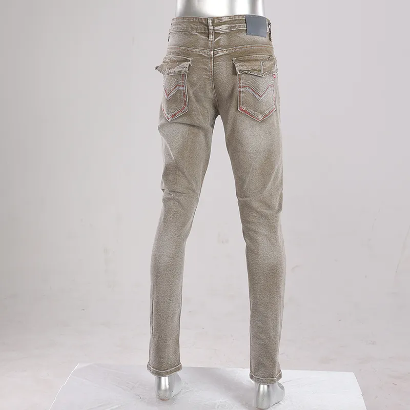 Jeans retos de cinco bolsos em denim marrom de cintura baixa e desbotado para homens