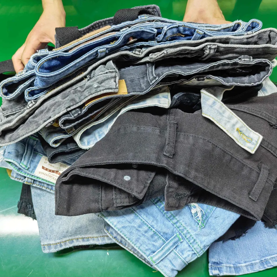 Jeans masculinos de segunda mão duráveis e acessíveis para revenda
