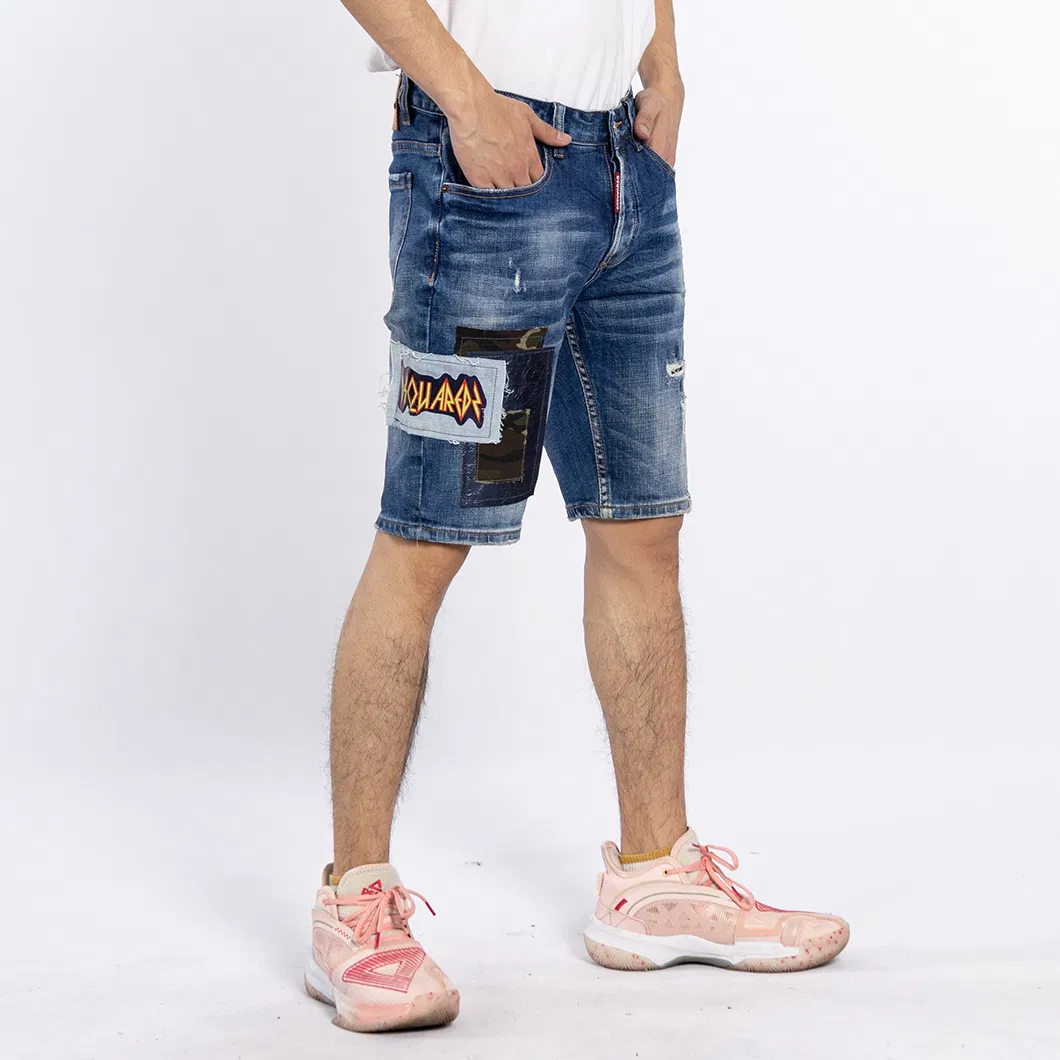 Calças Jeans Curtas Masculinas em Design de Patches em Denim Azul Desgastado