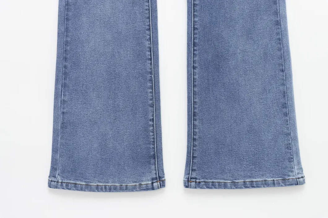 Jeans flare de cintura alta personalizados e estilosos com leve elasticidade