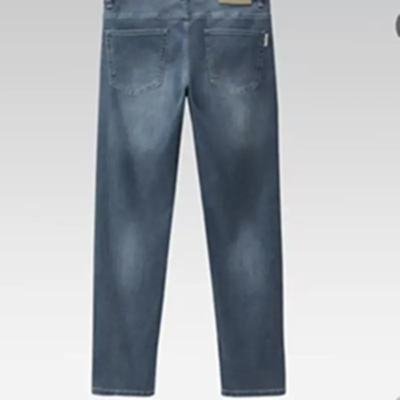 Os jeans masculinos de verão podem ser personalizados de acordo com amostras, incluindo cor, estilo e espessura