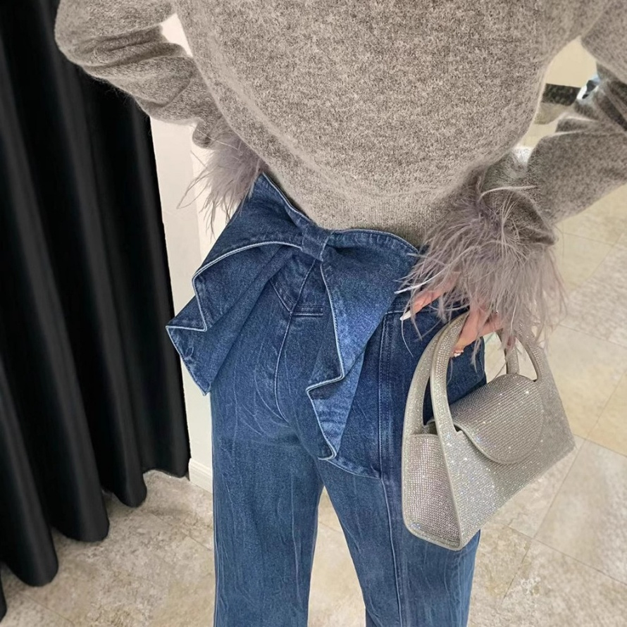 Calças femininas de jeans azul médio, toque suave, estilo urbano e resistentes ao desgaste