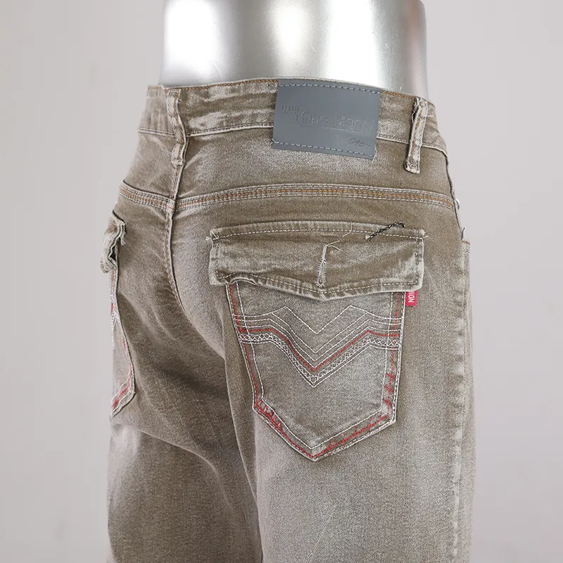 Jeans retos de cinco bolsos em denim marrom de cintura baixa e desbotado para homens