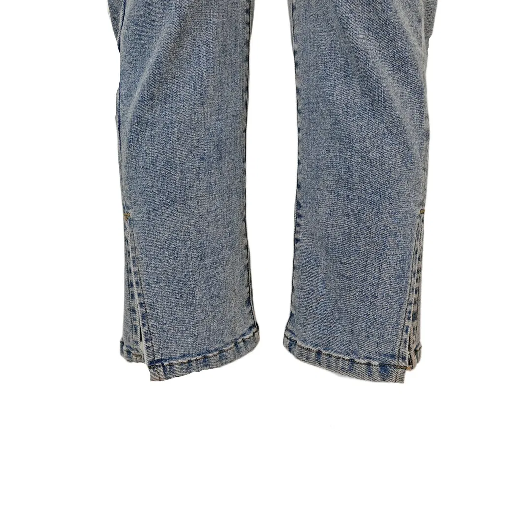 Calças de jeans femininas de lavagem clara, cropped, com fenda lateral e ajuste slim
