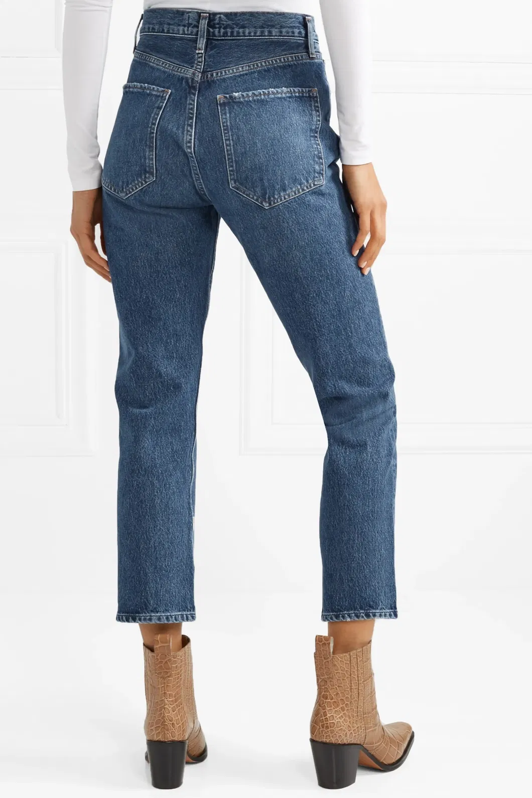 Calças de denim azul médio femininas com corte relaxado