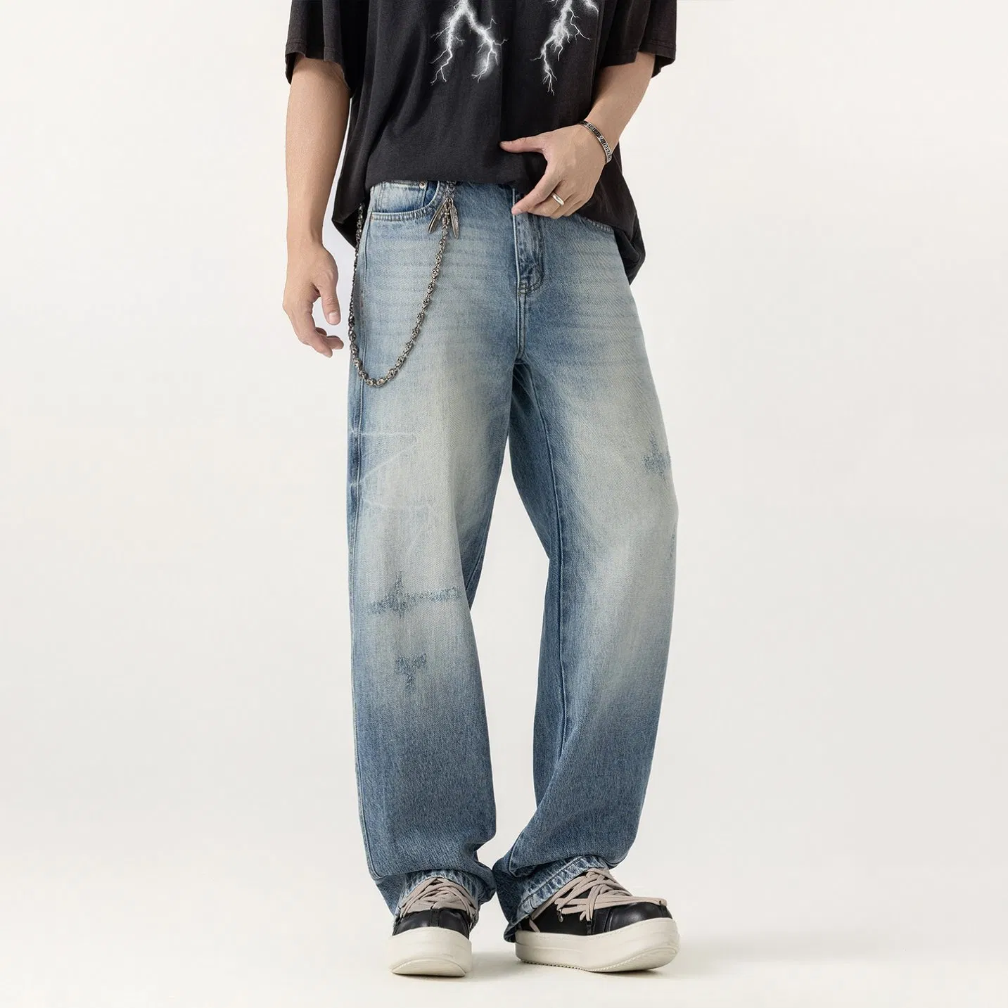 Calça Jeans Vintage Premium de Perna Larga com Desgaste Claro e Cintura Alta para Skate Casual
