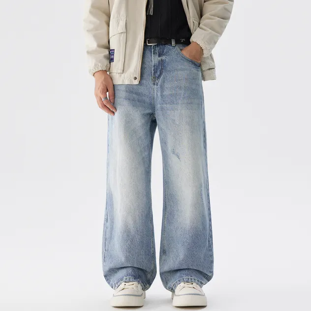 Calças femininas de moda premium em jeans azul desbotado, corte relaxado, para uso diário