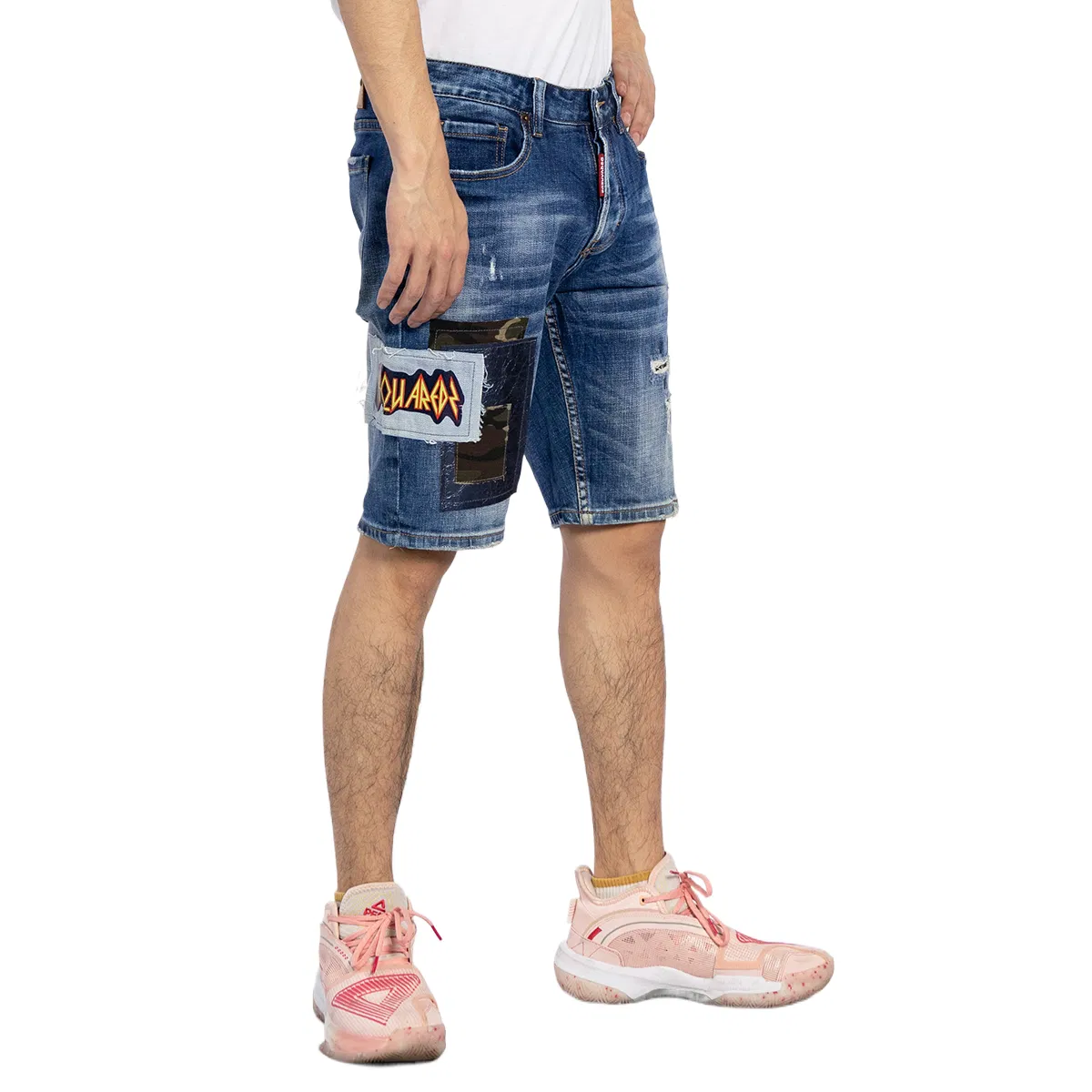 Calças Jeans Curtas Masculinas em Design de Patches em Denim Azul Desgastado