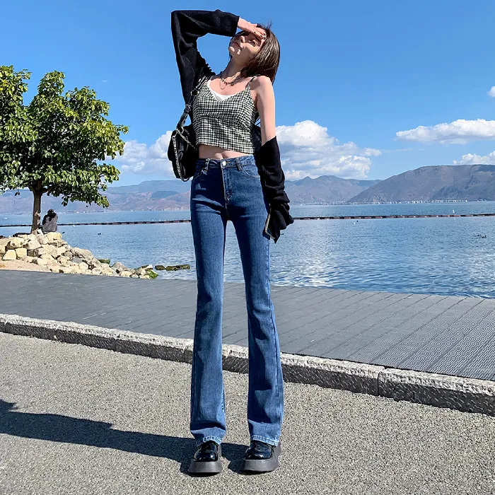 Calças Jeans Micro Flare para Mulheres; S Ajuste Slim, Pernas Longas e Aparência Afinada