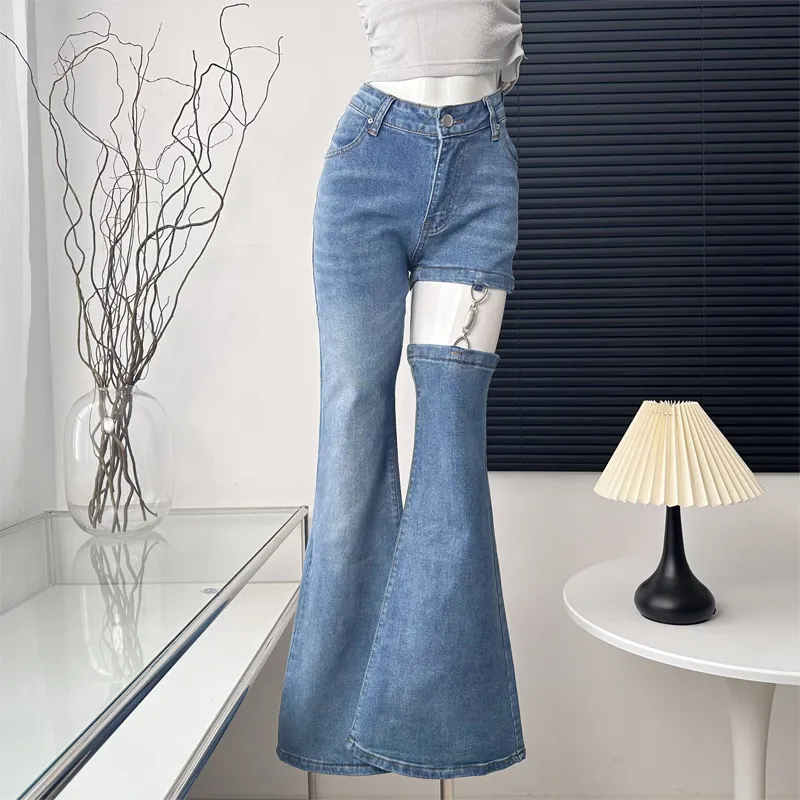 Calça Jeans Flare Feminina com Metal da Ladies Street