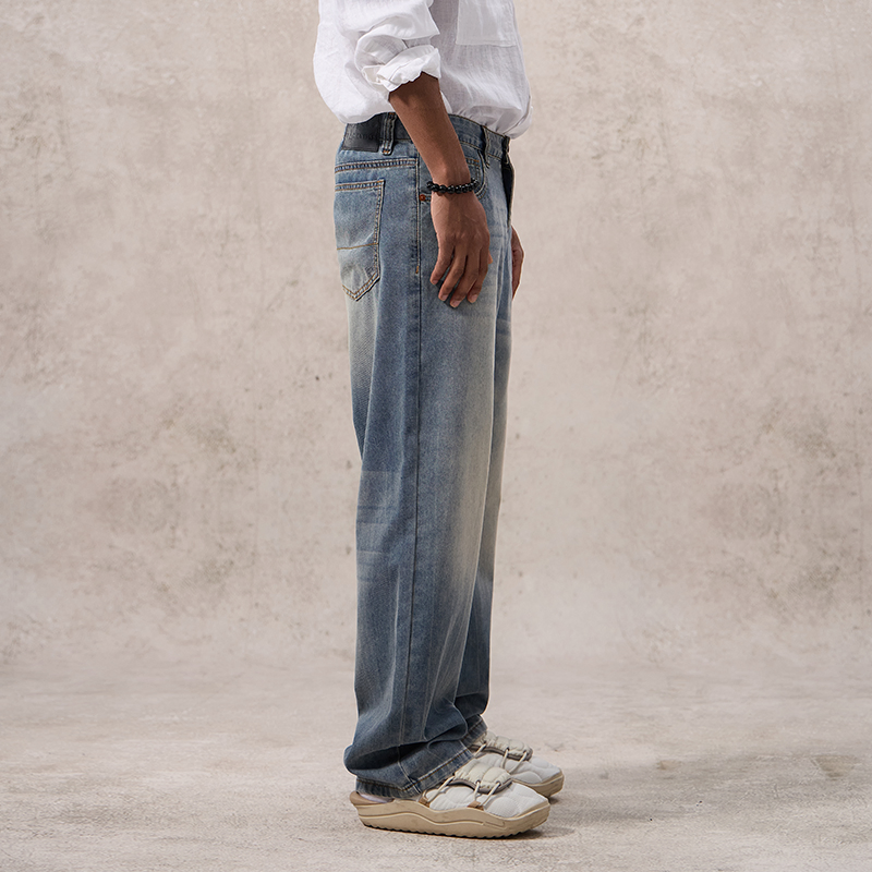 Calças femininas de moda premium em jeans azul desbotado, corte relaxado, para uso diário