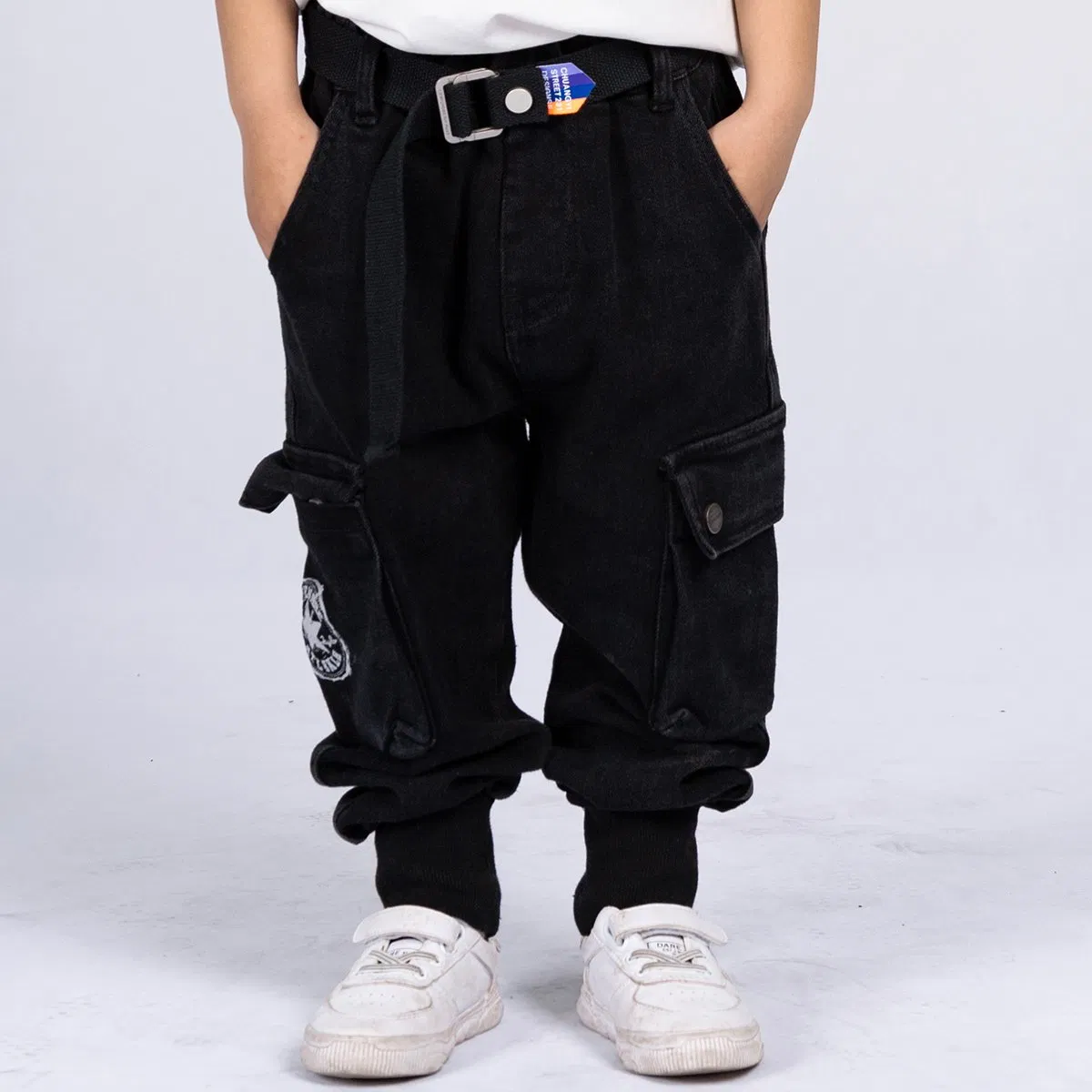 Calças esportivas personalizadas para crianças, cinto, calças pretas, jeans com múltiplos bolsos