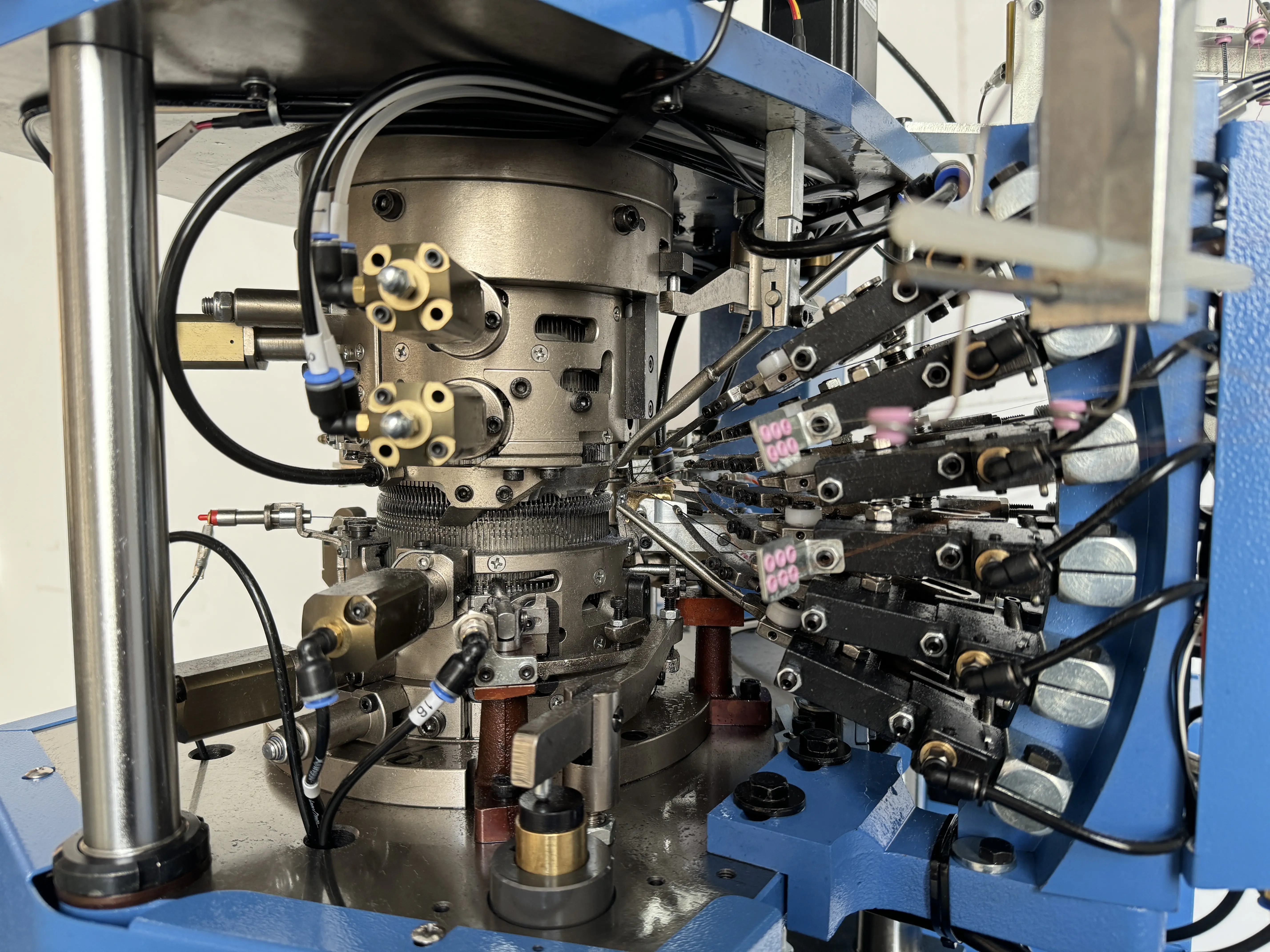 Famous Computerized Double Cylinder Sock Knitting Machines for Manufacturing Socks Suppliers, Company