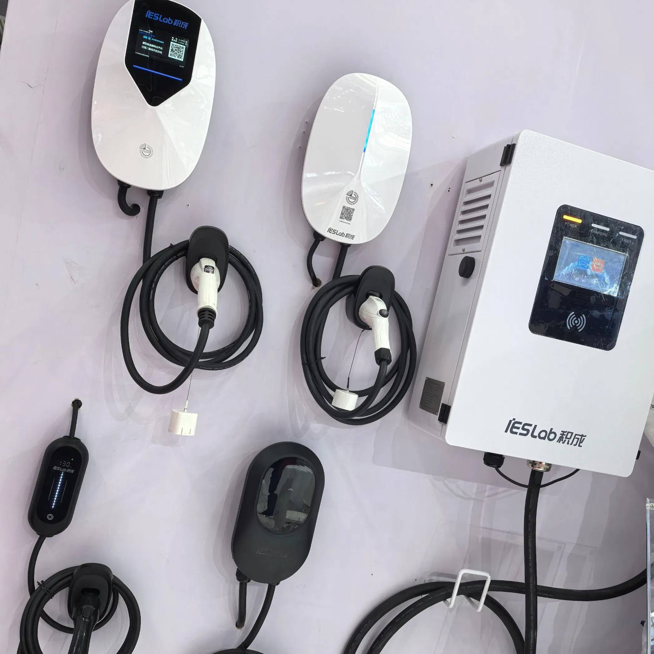 تكنولوجيا جديدة CCS2 60kw 80kw 120kw 160kw 180kw 240kw 320kw 360kw محطة شحن سريع للسيارات الكهربائية للشاحنات والحافلات