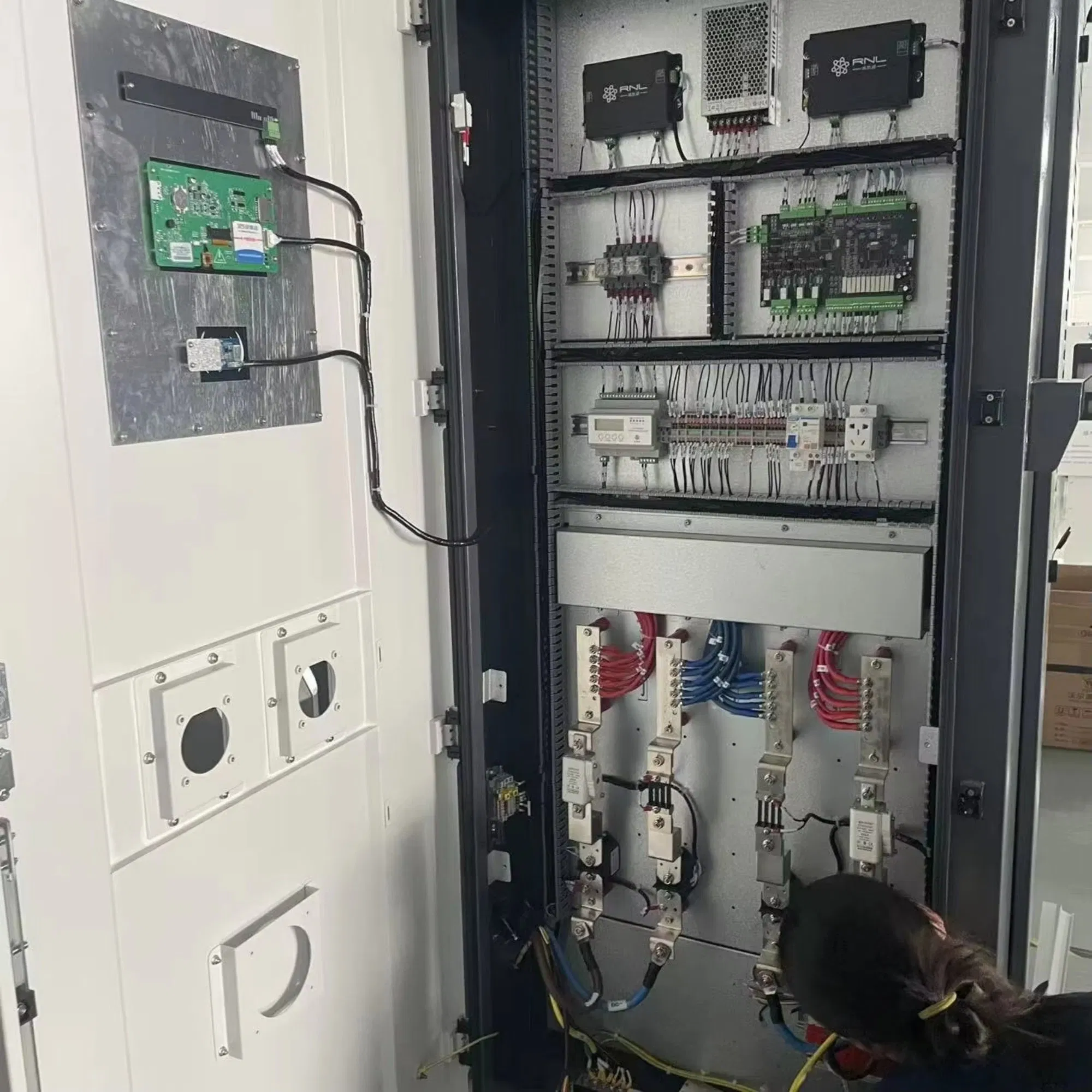 محطة شحن سريعة متعددة الطاقة 20kw-360kw للاستخدام التجاري والطرق السريعة لمحطة شحن السيارات الكهربائية