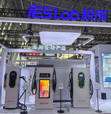 معيار تجاري للاتحاد الأوروبي 60kw-180kw CCS2 شاحن سريع للسيارات الكهربائية ببطارية تيار مستمر