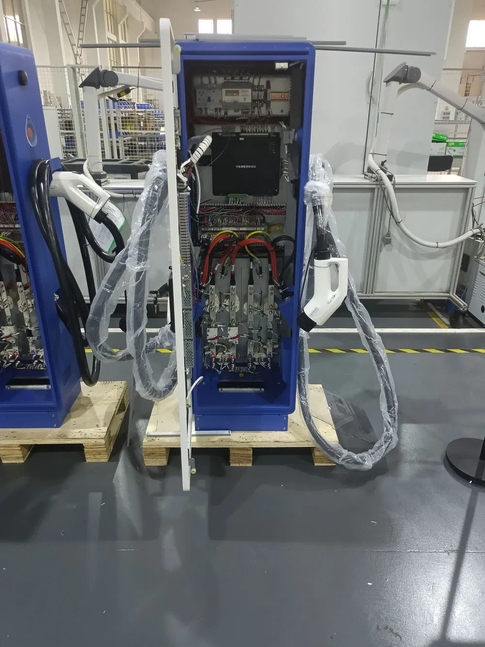 شاحن سريع للسيارات الكهربائية من نوع تقسيم الطاقة العالية 360kw 480kw 640kw محطة شحن سريع للسيارات الكهربائية