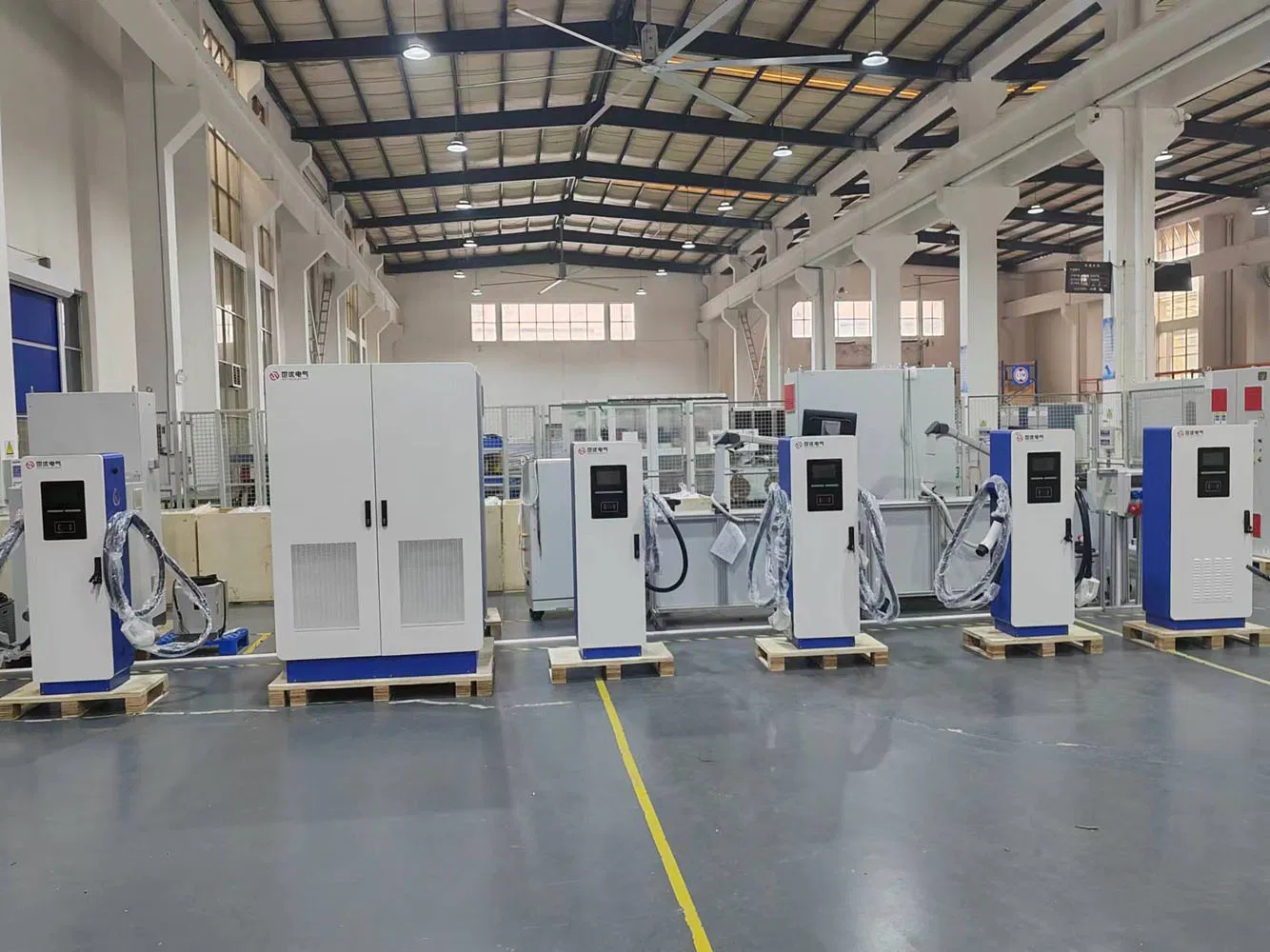 شاحن سريع للسيارات الكهربائية من نوع تقسيم الطاقة العالية 360kw 480kw 640kw محطة شحن سريع للسيارات الكهربائية
