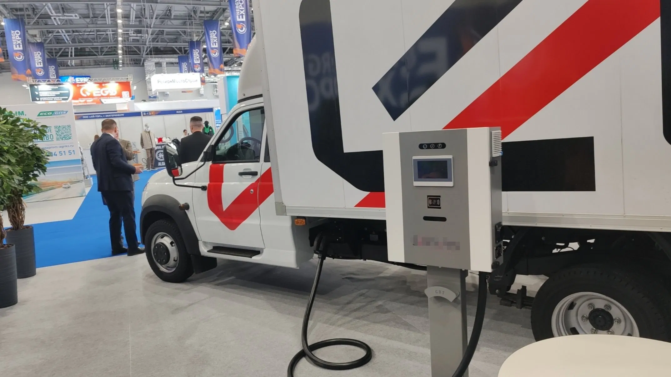 شاحن سريع عالي القدرة 120kw محطة شحن كهربائية للسيارات الكهربائية CCS1 CCS2