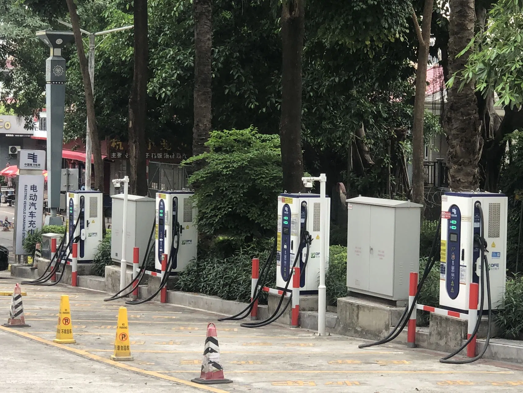 بنية تحتية لشحن السيارات الكهربائية CCS2 جبت 120kw 180kw 240kw 360kw 400kw 3 مرحلة محطة شحن السيارات الكهربائية مع شهادة Ocpp CE
