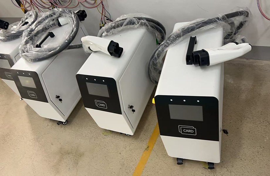 محطة شحن متنقلة للسيارات الكهربائية 30kw شاحن سريع للسيارات الكهربائية من نوع DC قابل للنقل، حل مباشر من المصنع مع خدمات OEM وODM