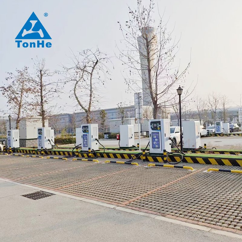 شاشة إعلان شاحن سريع للسيارات الكهربائية للاستخدام التجاري 60kw حل محطة شحن السيارات الكهربائية