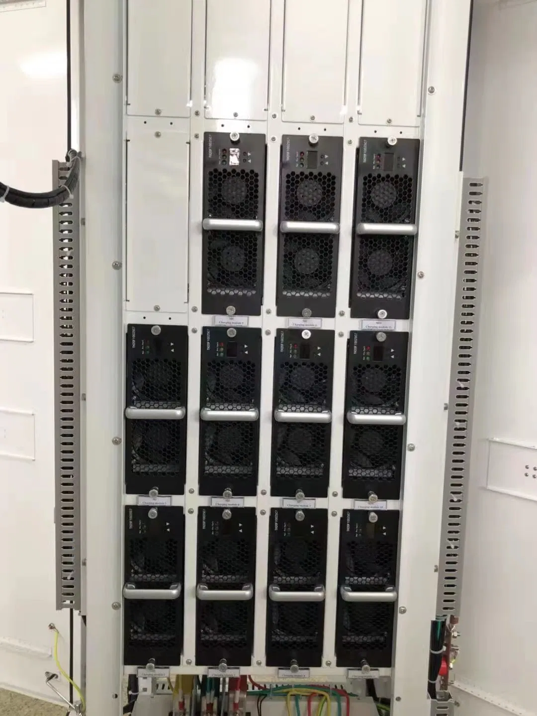 شاحن سريع للسيارات الكهربائية 300kw، شحن المركبات الكهربائية للحافلات، السيارات، الشاحنات