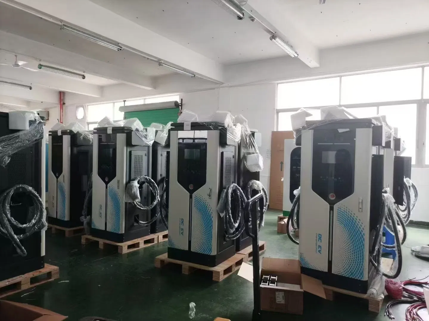 بنية تحتية لشحن السيارات الكهربائية CCS2 جبت 120kw 180kw 240kw 360kw 400kw 3 مرحلة محطة شحن السيارات الكهربائية مع شهادة Ocpp CE