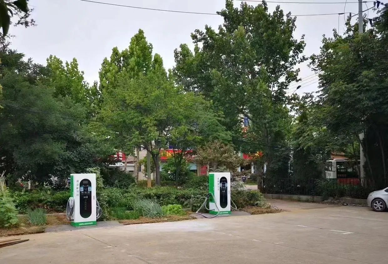 CCS1 CCS2 معيار GB/T الشحن الفعال 120kw محطة شحن إبداعية لشاحن الحافلات الكهربائية بيد