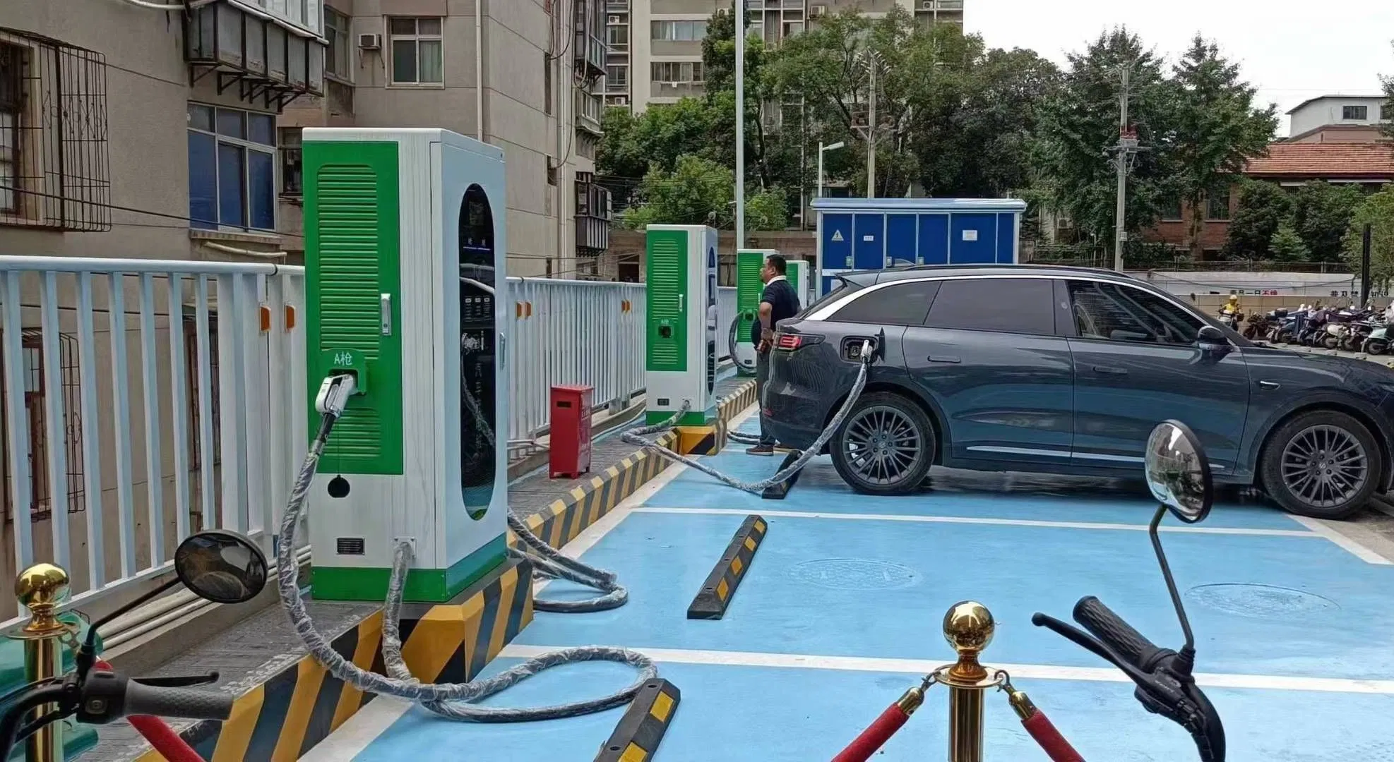 CCS1 CCS2 معيار GB/T الشحن الفعال 120kw محطة شحن إبداعية لشاحن الحافلات الكهربائية بيد